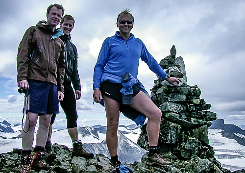 3 tindebestigere på toppen av Styggehøe 2213m