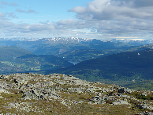Utsikt mot Voss. Hardangerjøkulen i øvre høyre hjørne.