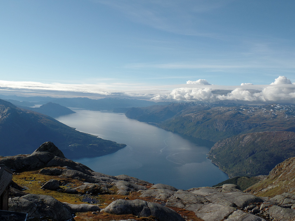 Utsikt utover Hardangerfjorden