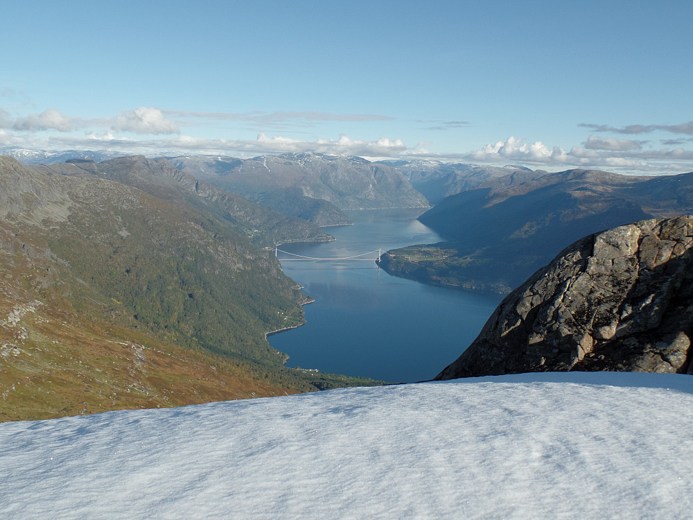 Mot Hardangerbroen