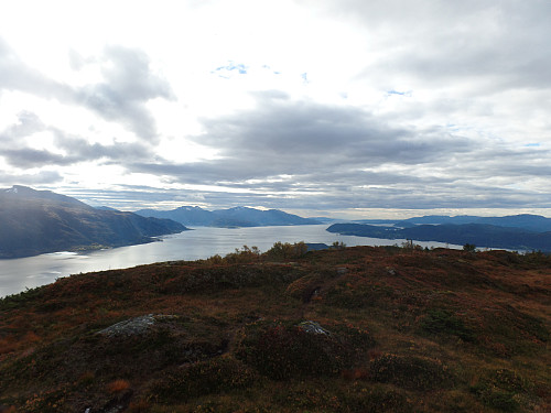 Utsikt sørvestover Hardangerfjorden