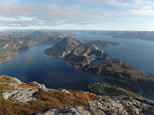 Fra Risnesnipa SØ mot Lifjord og Sågneskollen