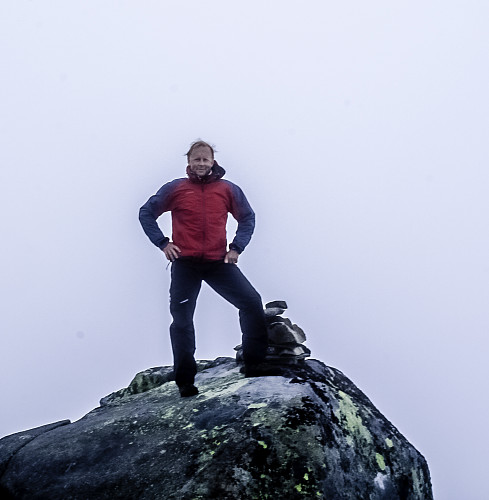 Begrenset sikt på Søre Dyrhaugstind..