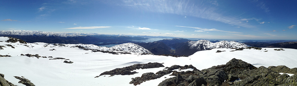 Panorama fra Sveningen; fra Tveitakvitingen og Folgefonna venstre til Sotra høyre