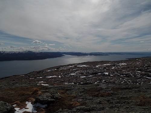 Utsikt mot sørvest. Sotrafjell, Øygarden og Fedje såvidt synlig i det fjerne