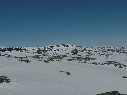 Dagens hovedmål Sandfloegga i sikte i nord. Hårteigen delvis skjult til høyre bak østryggen