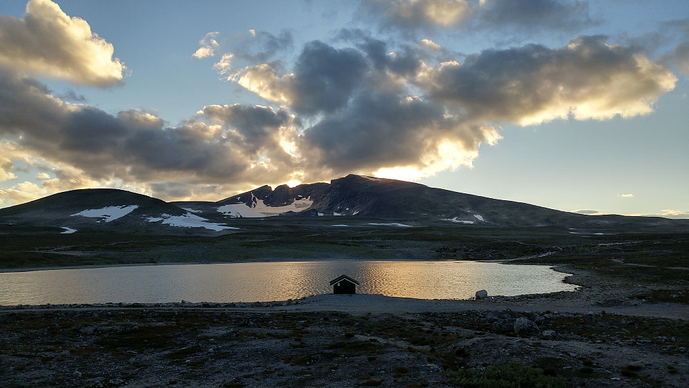 Slik ser Norges "mest trauste" fjellmassiv ut - uten tåke
