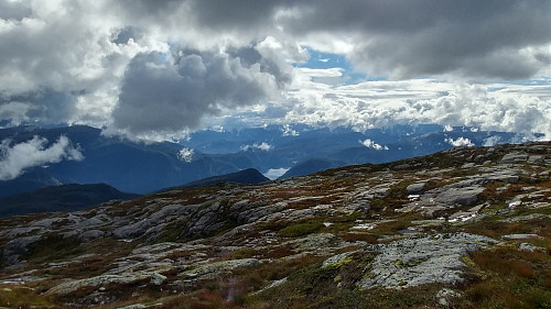 Snøyo(litt under midten ve billedkant), fra Gråsida