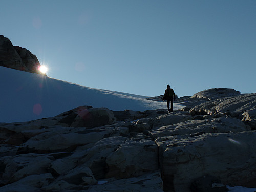 Knut i fint driv på fast fjell etter forsering av snøfelt