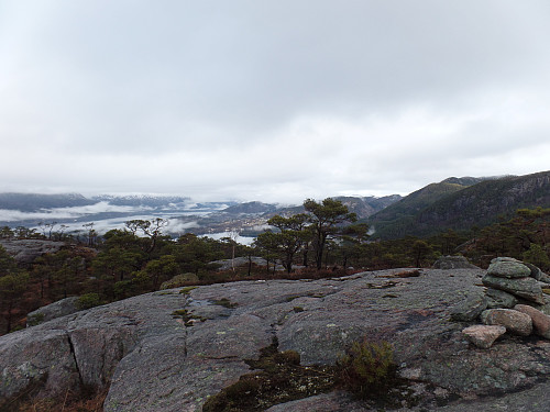 Utsikt mot NØ, bl.a Holmefjord