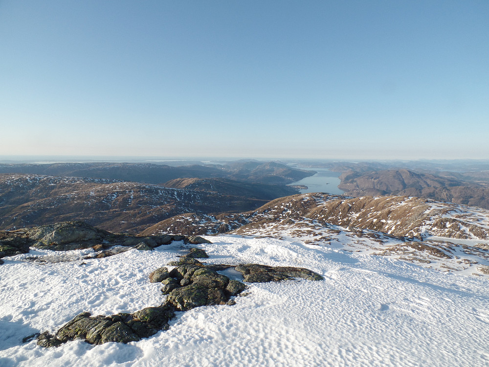 Utsikt nordvest. Osterfjorden hø senter