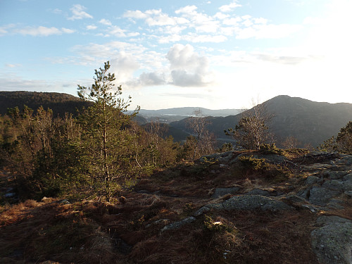 Holafjellet. Lyderhorn til høyre