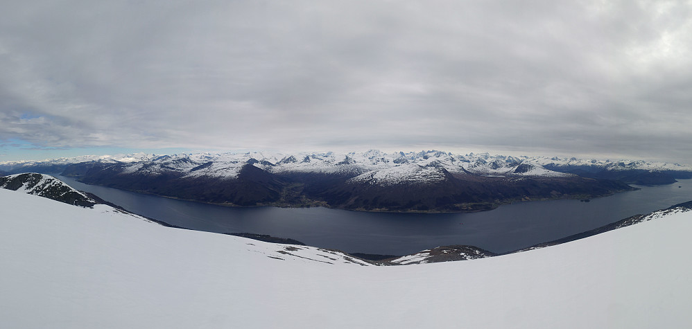 Topp nordøst-panorama Romsdalsalper