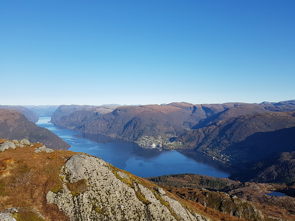 Flott utsikt mot Vaksdal og Veafjorden!