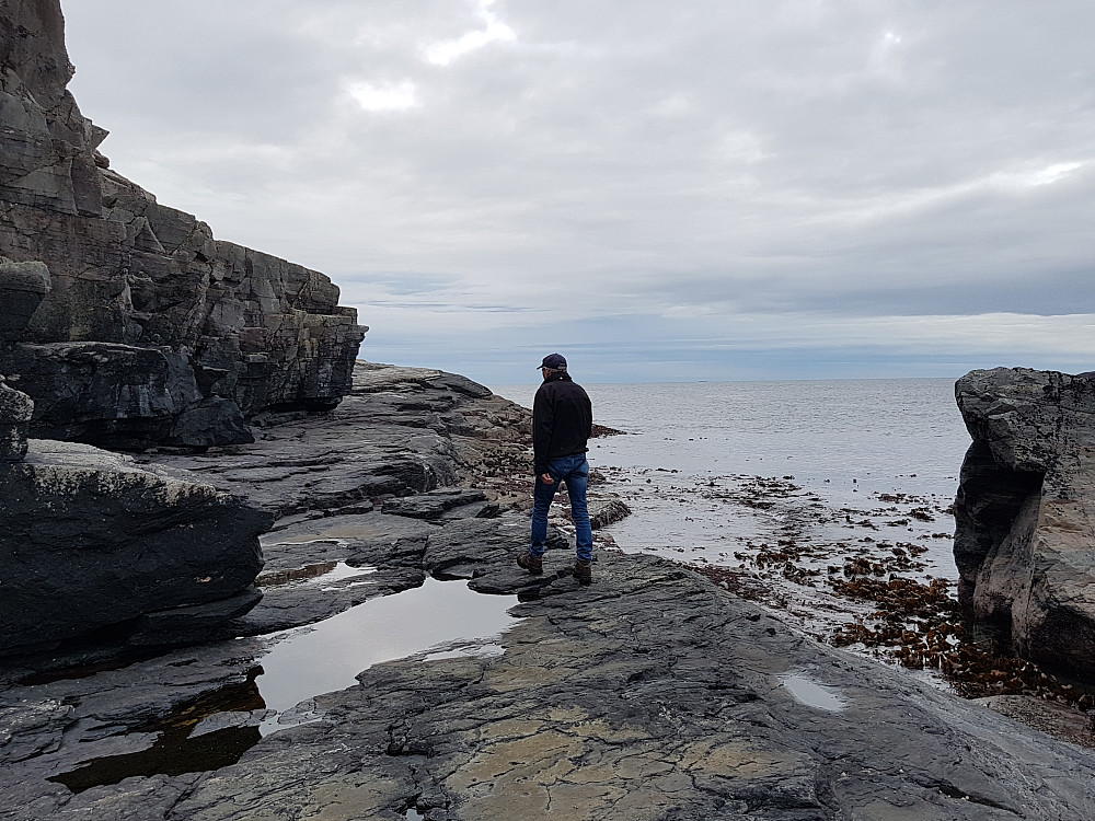 "Gateway" fra nordøst mot klippelandskapet. Gå ikke her i uvær!!!