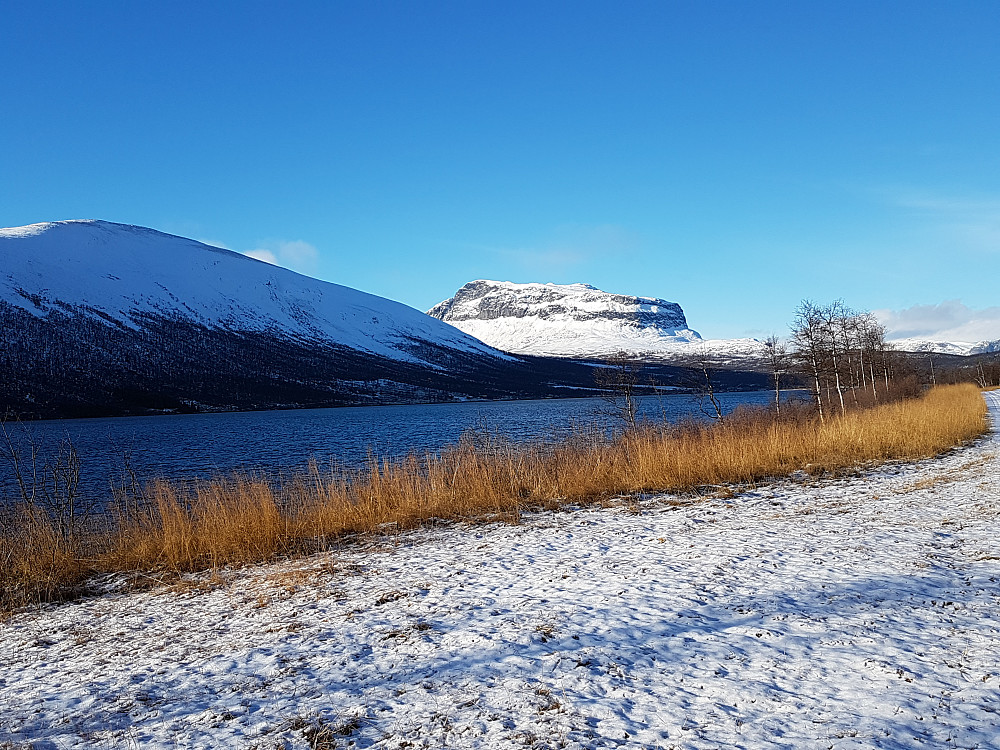 Smådalsfjellet venstre, Grindadn senter.
