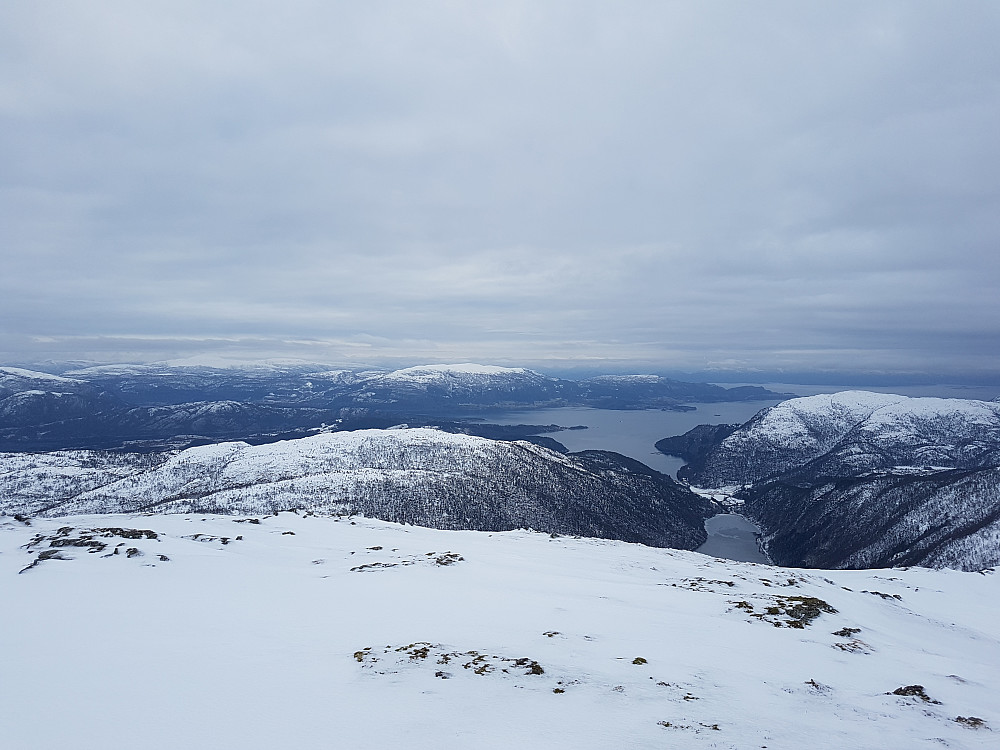 Utsikt sørøst. Fusafjellet bildesentrum.