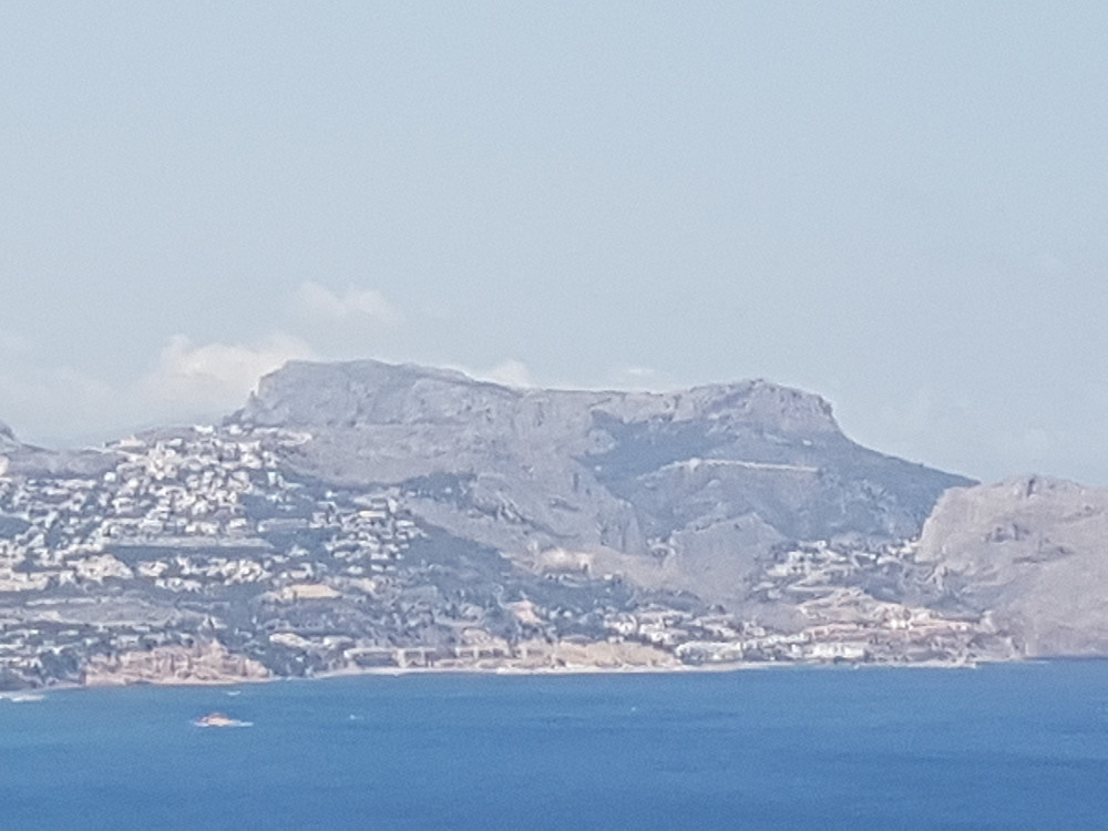 Serra d'Olta med sine to toppunktet sett fra Sierra Helada