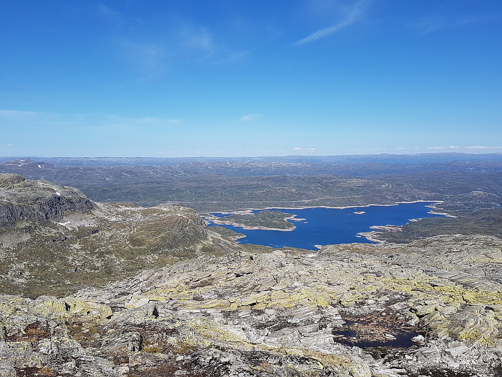 Ned fra Vassdalseggi i øst. E134 skimtes.
