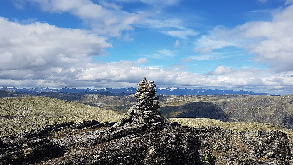 Skutshødn 1630 moh. Vakker bakgrunn!