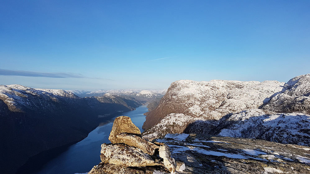 Toppvarden Storafjellet. Veafjord/Osterfjorden 641 m lavere