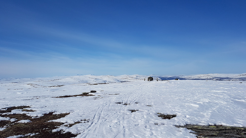 Utsikt nord; med Rondane og Storsølnkletten.