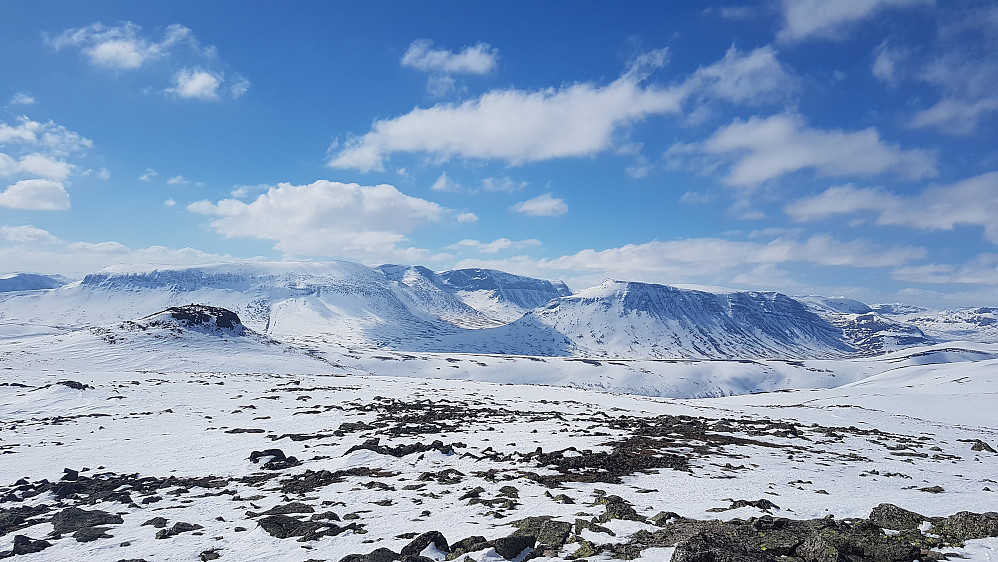 "Kremen" av fjell i grenseområdet mellom Vang og HemsedalHelt bak til høyre kan Høgeloft skimtes