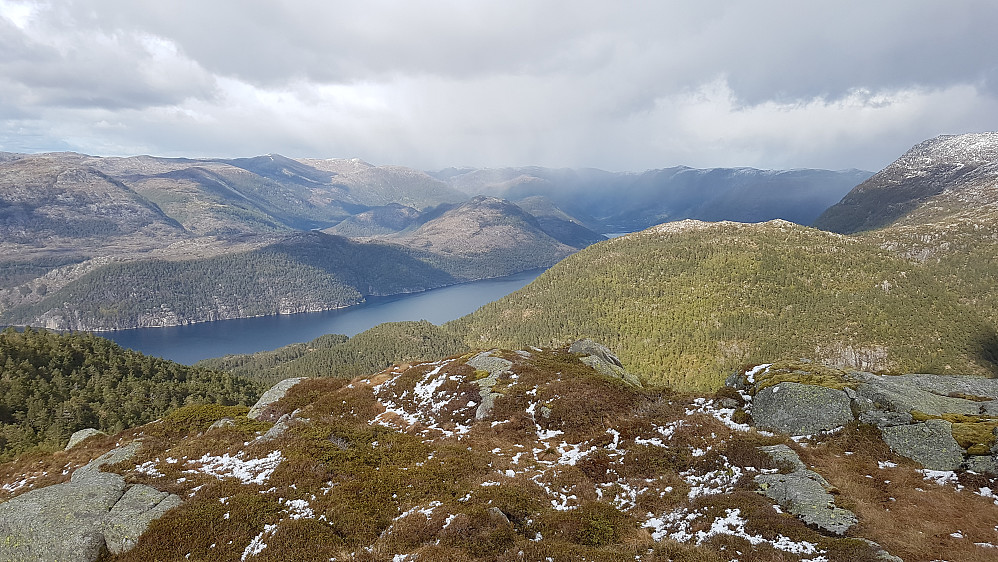Utsikt nordøst; Masfjorden innover mot Solheim og Haugsvær