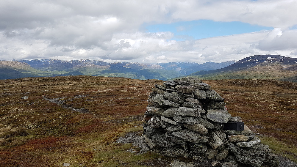 Fra Skorseteggi mot nord. Oppheim og Stalheim nedi der er sted..