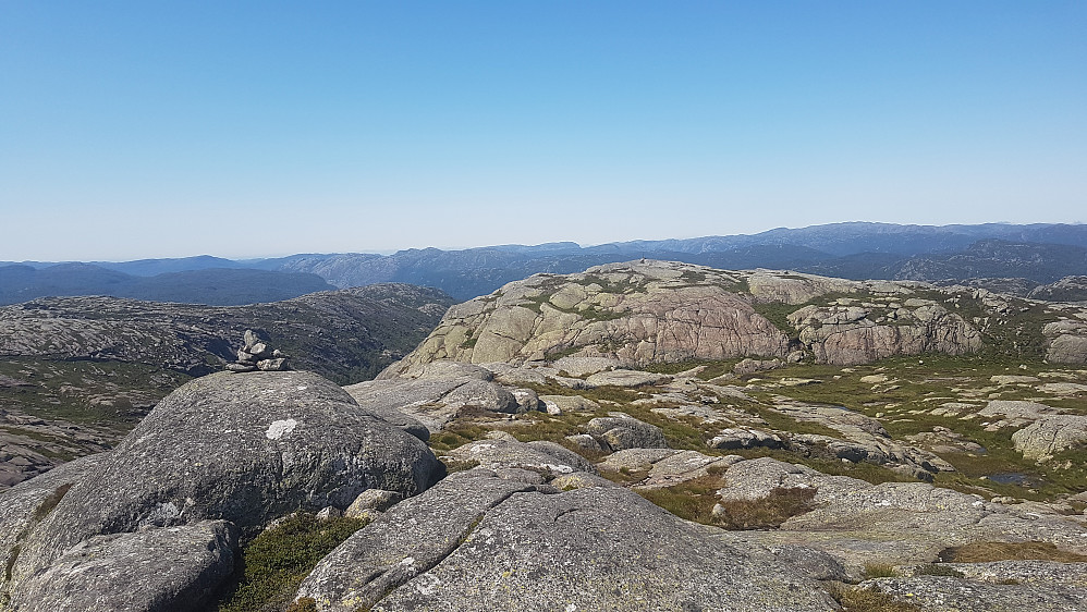 Lindtjørnknuten Vest i sikte. Lindtjørnknuten venstre bildekant[[image:Uncas_20190713_5d29fe5e28635.jpg