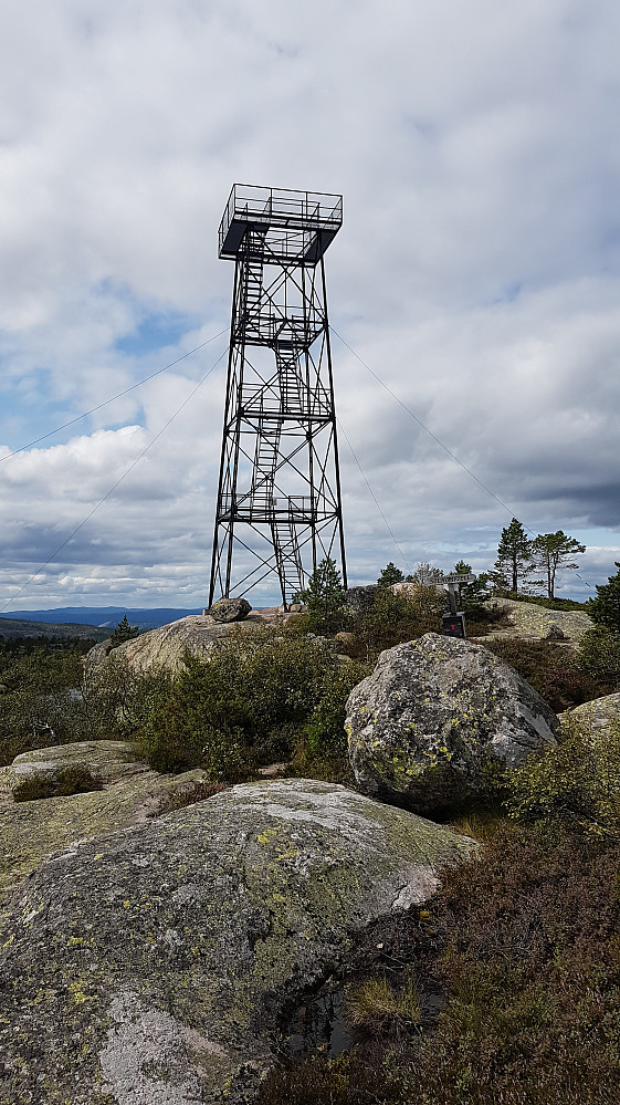 Stort branntårn i stål på Solhomfjell