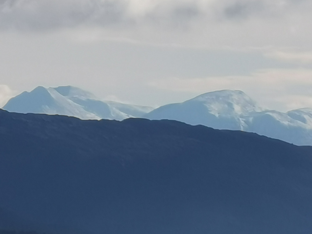 Zoom mot Ulvanosi og Englafjell