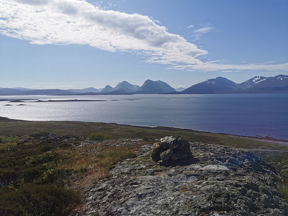 Utsikt fra toppen mot dagens neste mål, Stabbene med Innerbergsalen