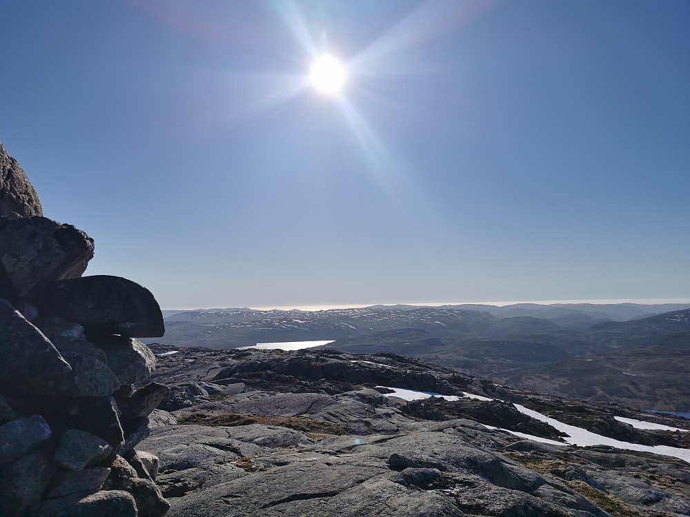 Norskehavet blinker i solen langt der vest