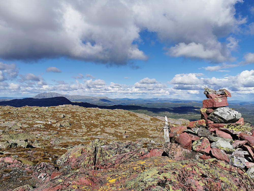Den "allestedsnærværende" Gaustatoppen selvsagt synlig i østlig retning. 