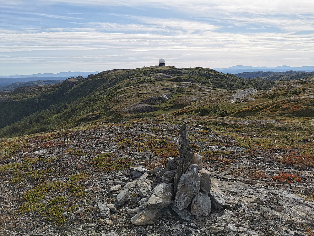 Baklifjellet, med tilbakeblikk mot Fasesknippen. 