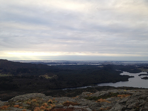 Utsikt mot nordvest. Lengst bak Askøy og Øygarden