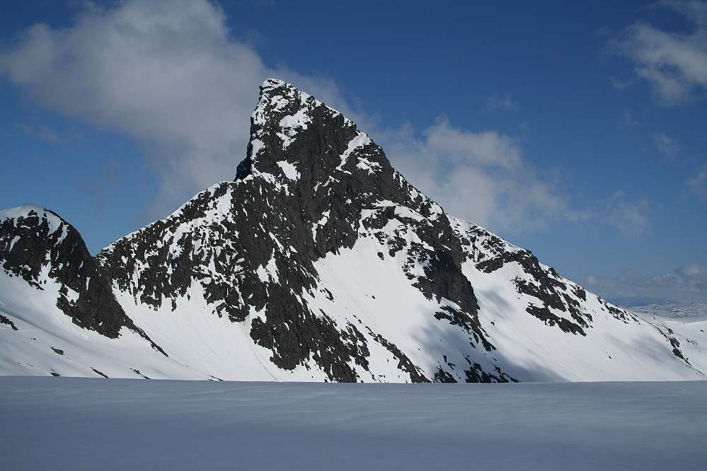 Stølsmaradalstinden."Great white"...
