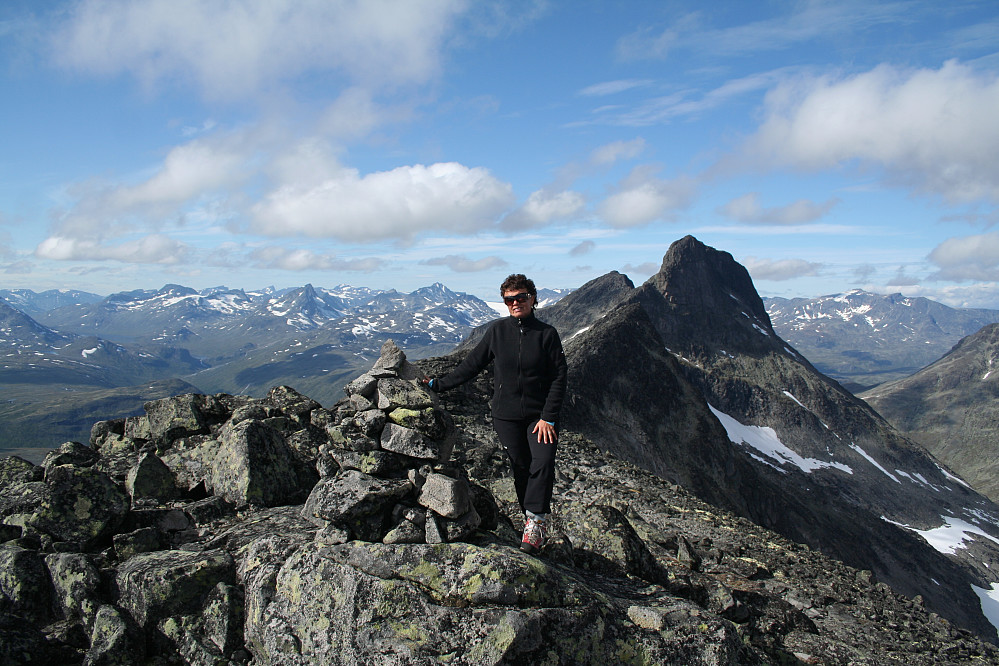 Den 4. og sydligste av Svartdalspiggane. De 3 andre på rekke og rad bak.