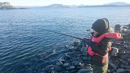 Jippi! Endelig får jeg fiske i sjøen