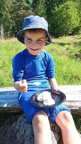 Tenk at mamma hadde med is i sekken til Ænessetra