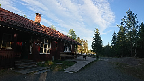 Sola på vei ned, Heisetra