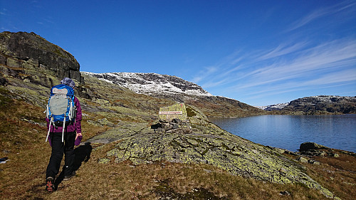 Fin tur langs Nedre Sandvatn