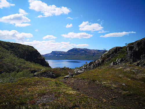 På vei ned til Sandsavatnet