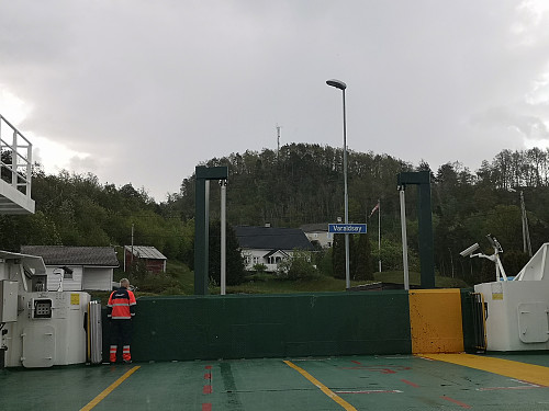 Varaldsøy her kommer vi