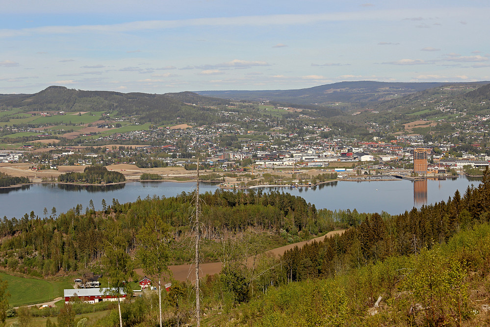 Utsikt mot Brumunddal på oppstigningen