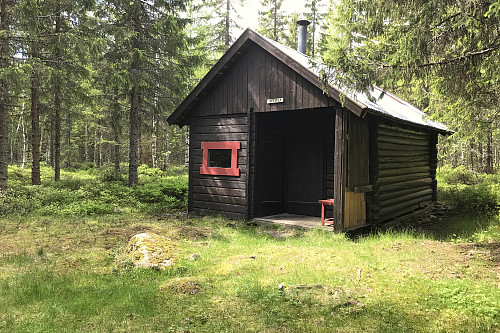 Nerlikoia langs Rondanestien. Åpen, men kun vedovn og brisker