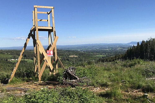 Turposten med utsikt til Furnesåsen og Skreikampen