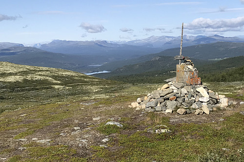Oppstigningen til Bingsbu sett vestover mot Jotunheimen