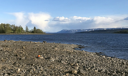 Strandvik med snøkledd Skreia den 11. mai 2020